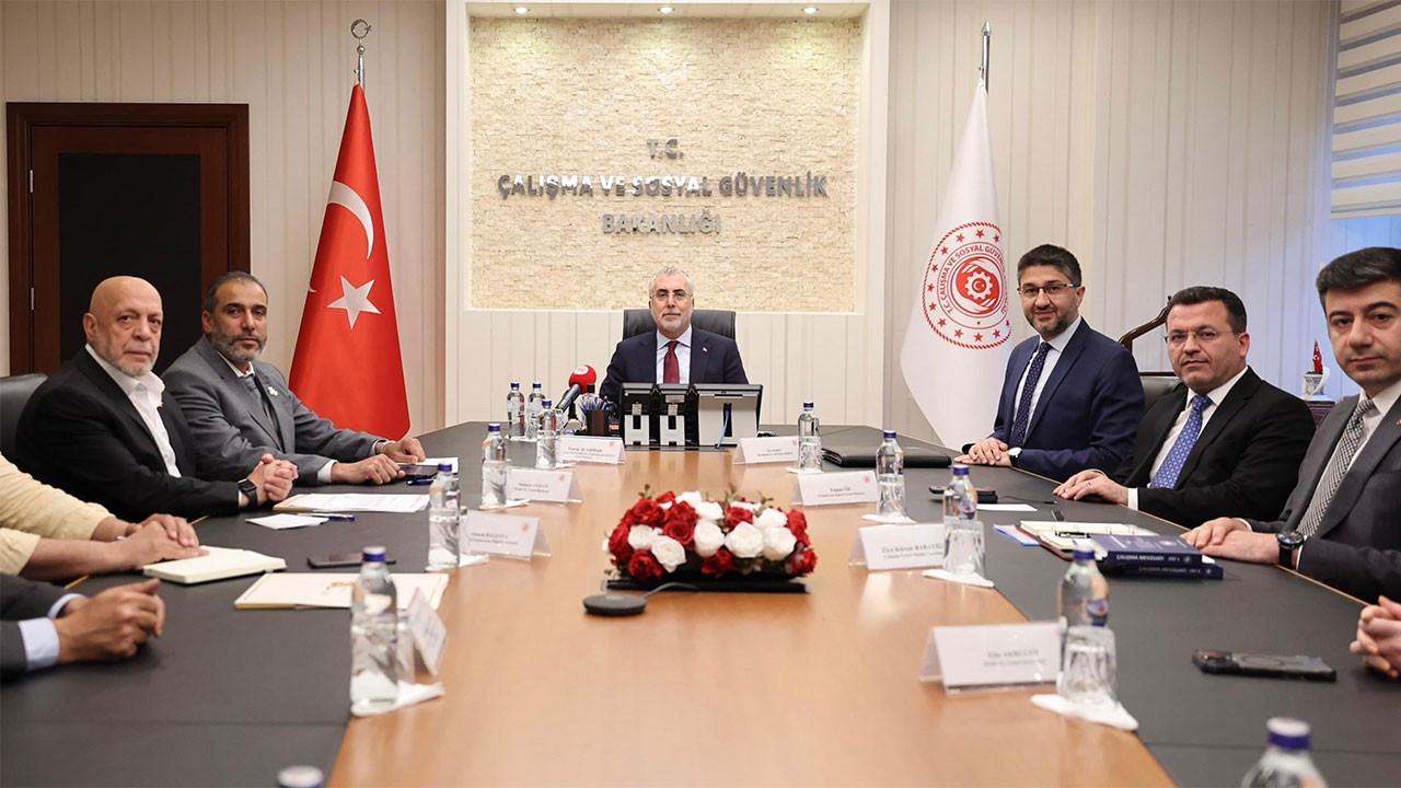 Bakan Işıkhan, HAK-İŞ Genel Başkanı Arslan ile bir araya geldi