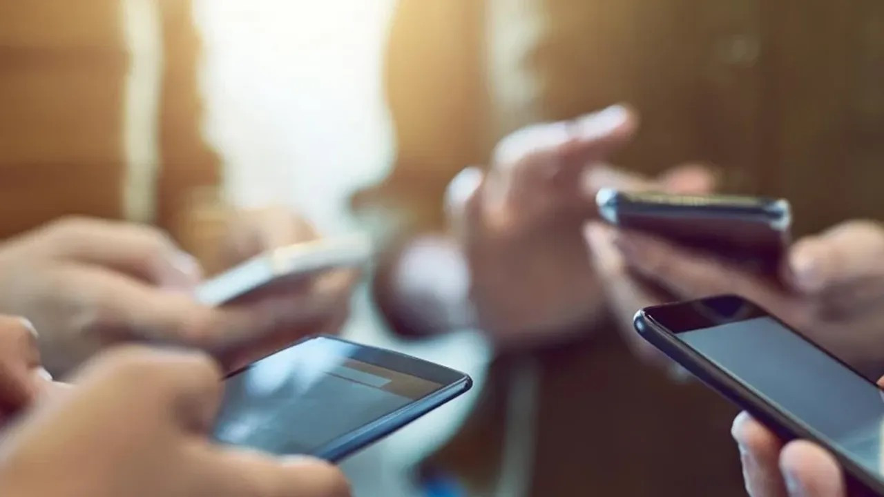 BTK yeni ücretleri duyurdu: Cep telefonu tarifelerine zam geldi