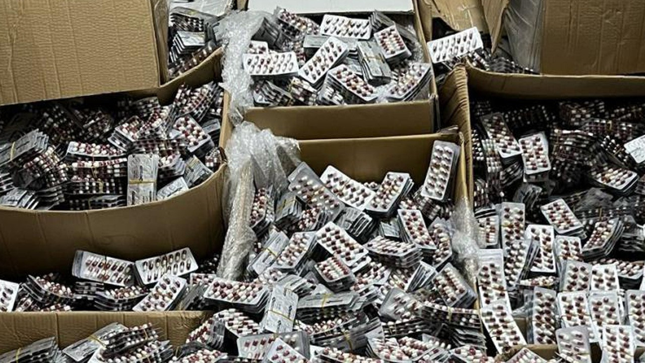 Adana'da 703 bin 43 sentetik ecza ele geçirildi