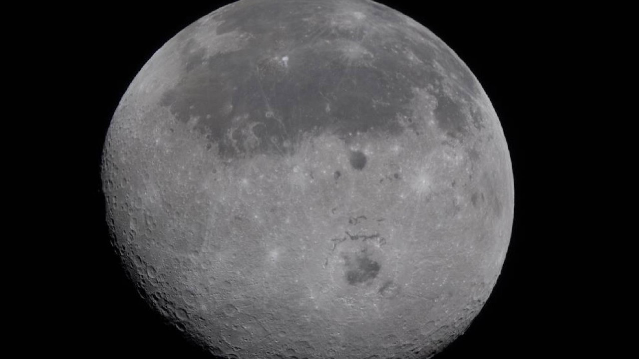 Ay'a insanlı yolculukta en uzak mesafe rekoru kırıldı (Video)