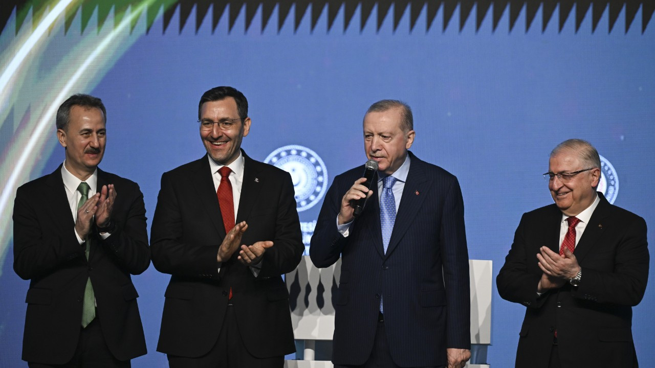 Cumhurbaşkanı Erdoğan, ROKETSAN Üretim Tesisleri'ni inceledi