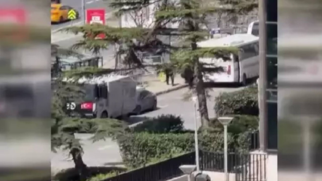Son dakika... İstanbul'da İsrail Konsolosluğu önünde çatışma: İki polis yaralı, 3 şüpheli etkisiz hale getirildi (Video)
