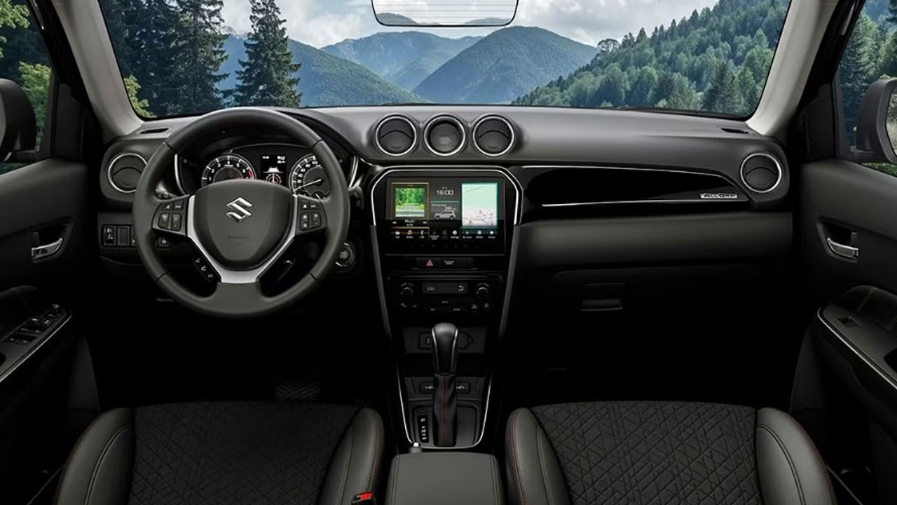 Suzuki'nin iki özel otomobili Türkiye'de: Fiyatları ve özellikleri açıklandı