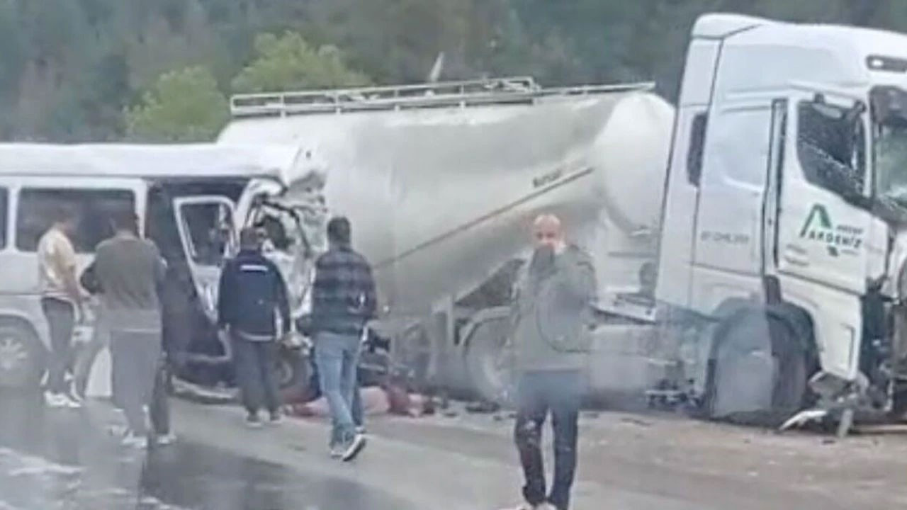 Isparta-Antalya karayolunda kaza: 7 ölü