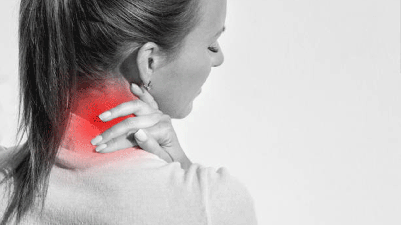 Teknoloji bağımlılığı omurgayı tehdit ediyor: Boyun düzleşmesi kabusunuz olmasın!