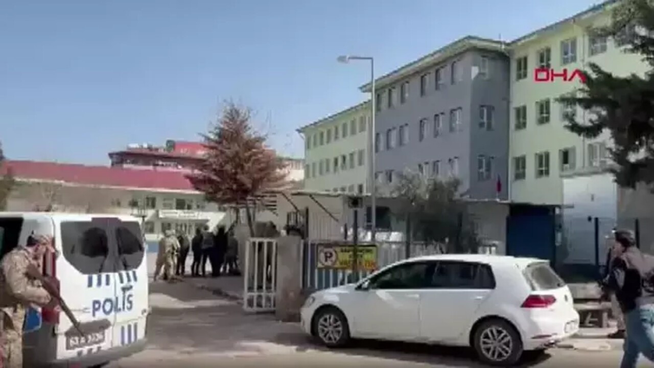 Şanlıurfa'da okula silahla giren saldırgan rastgele ateş açtı: Yaralılar var