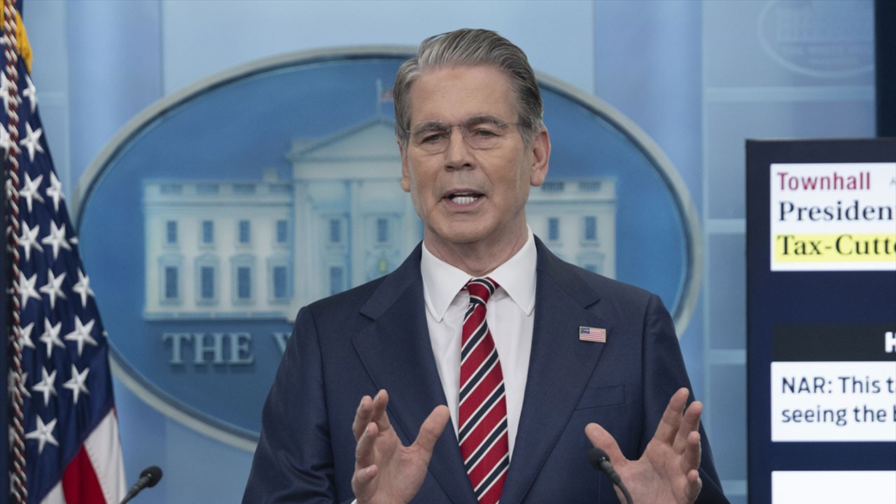 ABD Hazine Bakanı Bessent'ten İran petrolü alanlara 