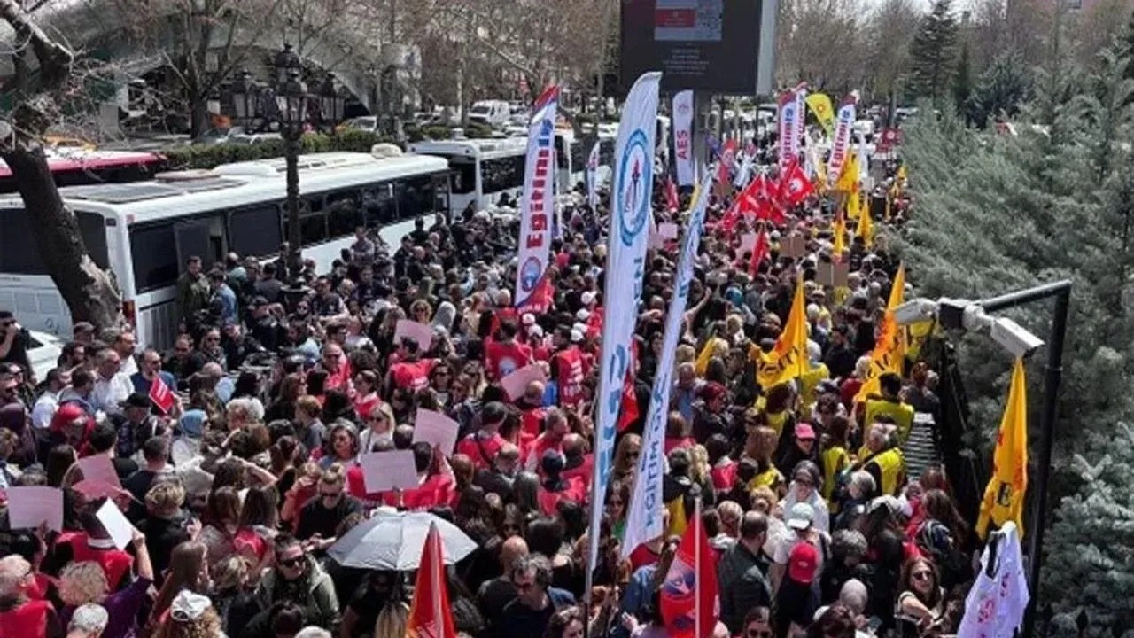 Öğretmenlerden 2 gün daha iş bırakma kararı