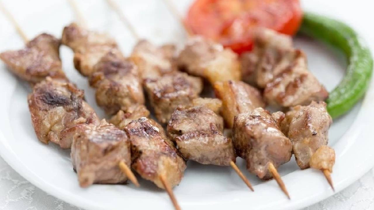 Turiste şiş kebabı 70 bin TL'ye sattı, yakalandı