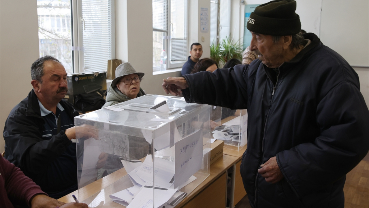 Bulgaristan'da genel seçim için oy kullanma işlemi başladı