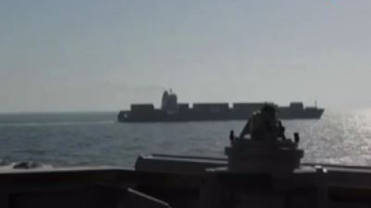 ABD ordusu, ablukaya uymayan İran bandıralı gemiyi vurdu