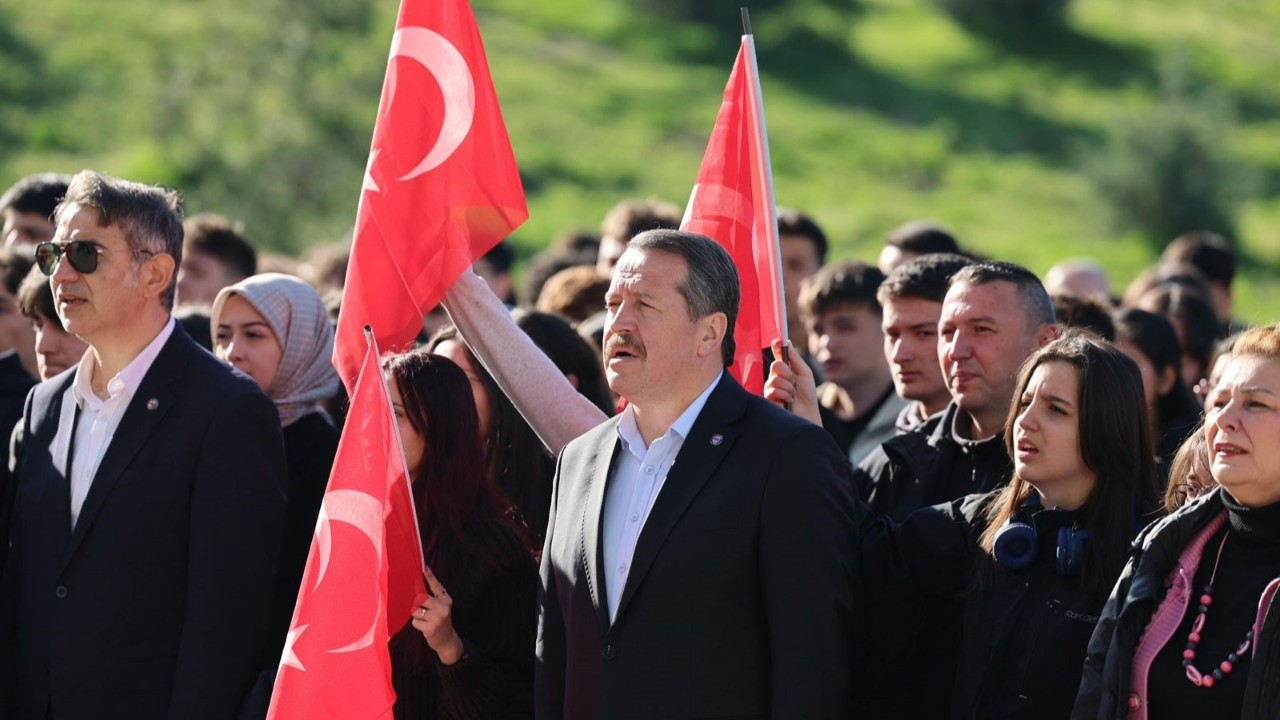 Öğretmenler 81 ilde bayraklarla ders başı yaptı