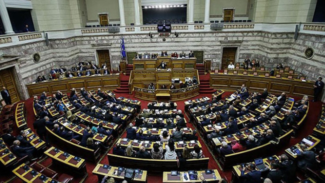 13 Yunan milletvekilinin dokunulmazlığı kaldırıldı