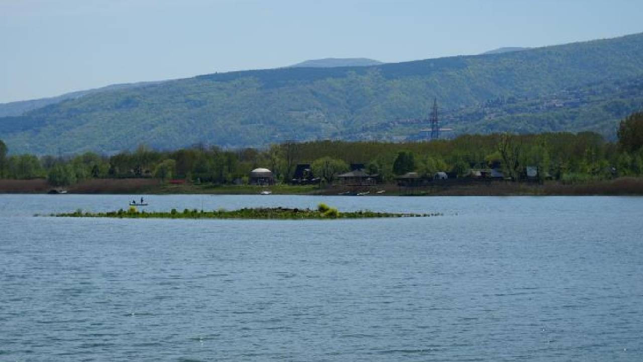 Sapanca Gölü çekildi: Gizemli ada yeniden ortaya çıktı (Video)