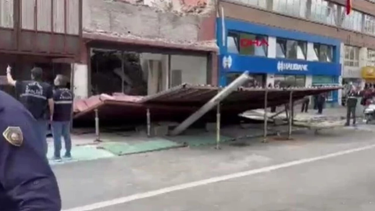 Ankara'da yıkım sırasında platform devrildi: Olay yerine çok sayıda ekip sevk edildi