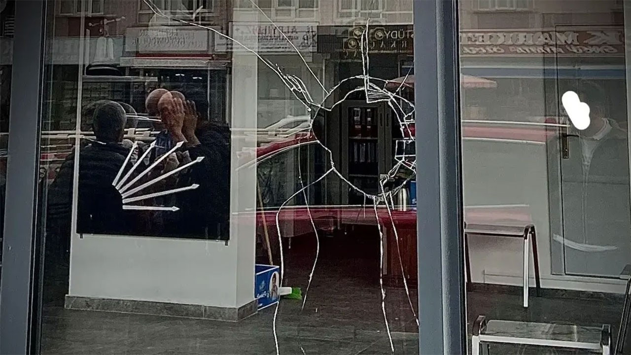 CHP Keçiören İlçe Başkanlığına taşlı saldırı