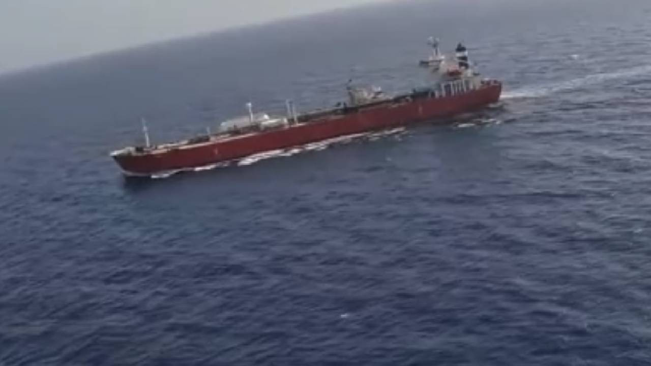 ABD ordusu: 'Ablukada 42 gemi geri döndürüldü, İran 6 milyar doları aşkın gelirden mahrum kaldı' (Video)