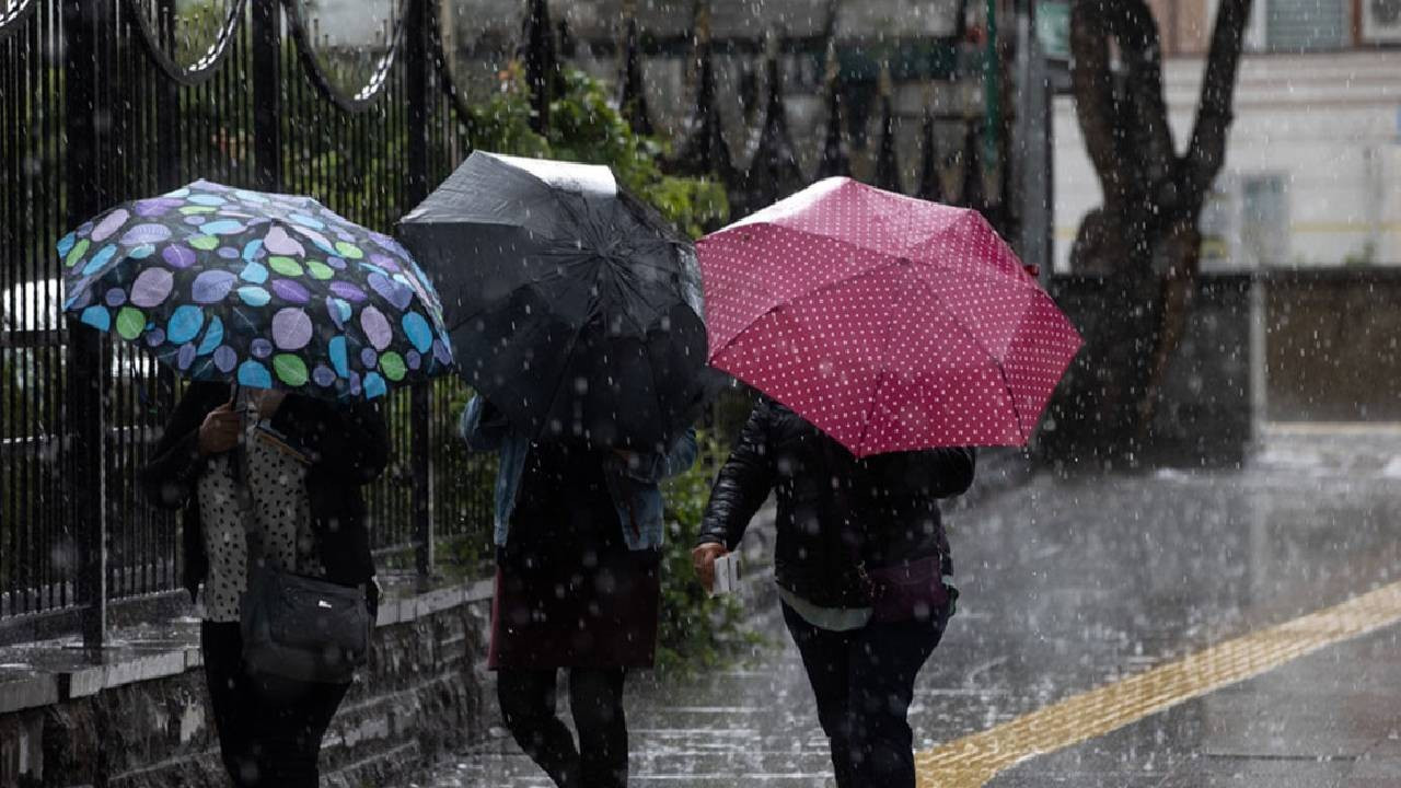 Meteoroloji il il uyardı: 8 il için 'sarı' kodlu alarm! Kuvvetli yağış ve fırtına bekleniyor