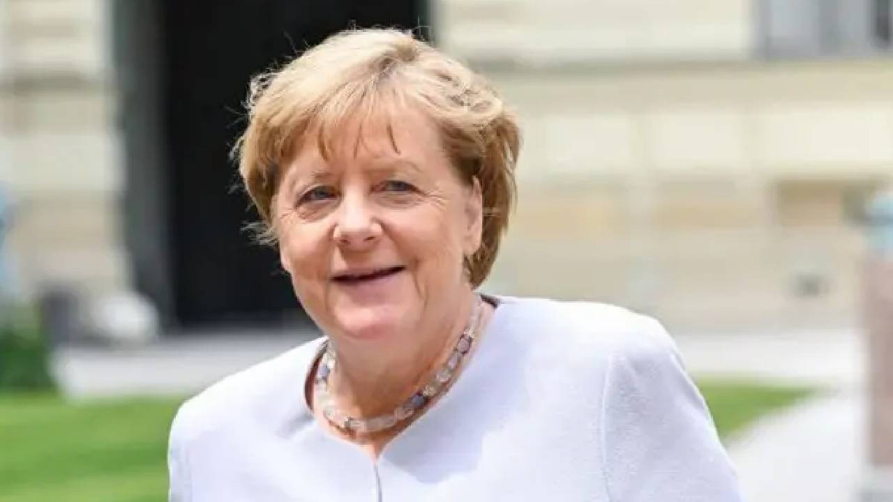Angela Merkel’in 65 bin Euro'luk makyaj giderleri olay çıkardı
