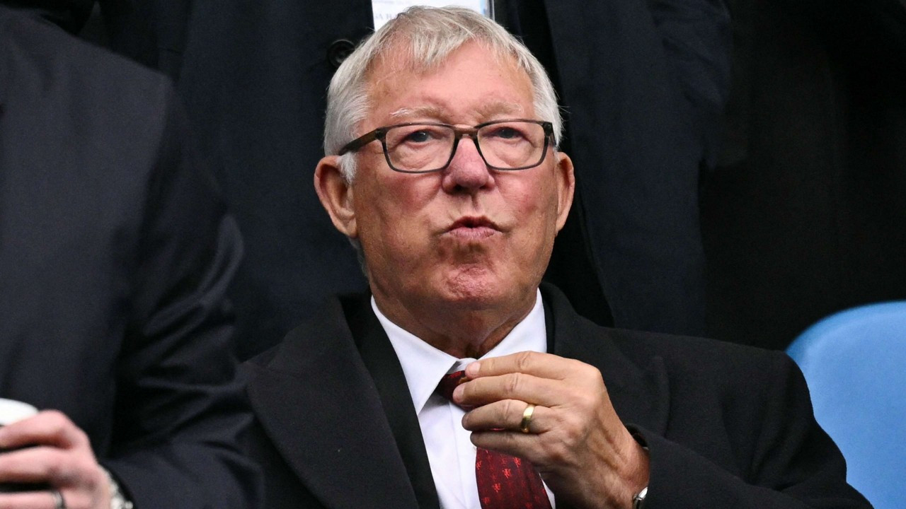 Alex Ferguson hastaneye kaldırıldı