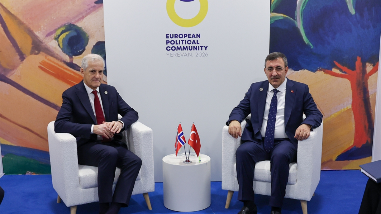 Cumhurbaşkanı Yardımcısı Yılmaz, Norveç Başbakanı Store ile görüştü
