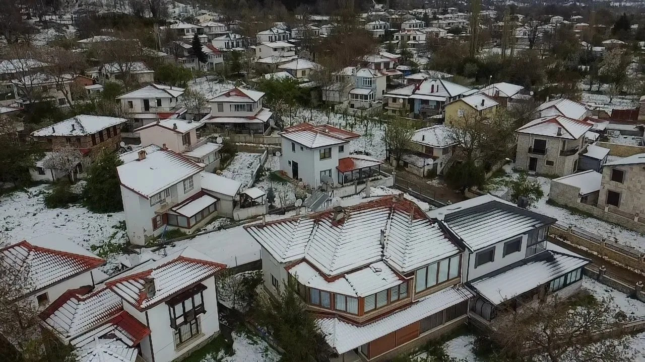 İzmir'e mayıs ayında kar yağdı!