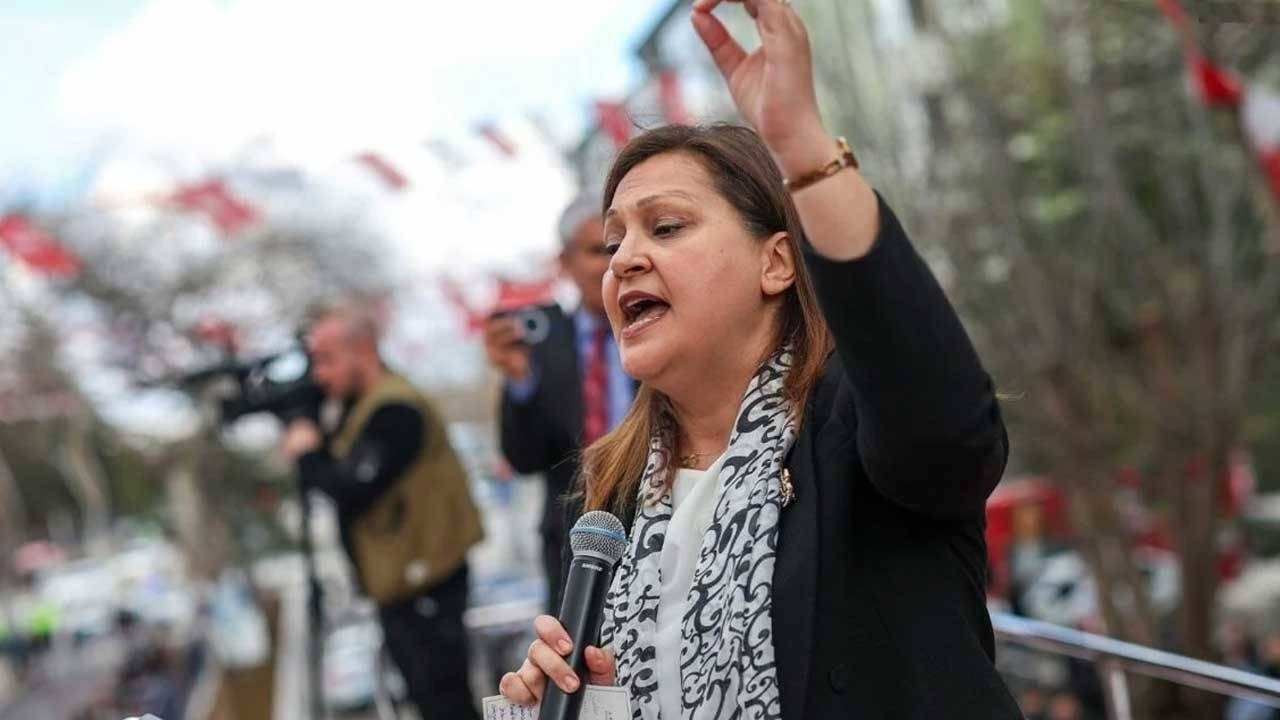 Burcu Köksal: Salı günü AK Parti'ye katılıyorum, Cumhurbaşkanı anketlerden bahsetti