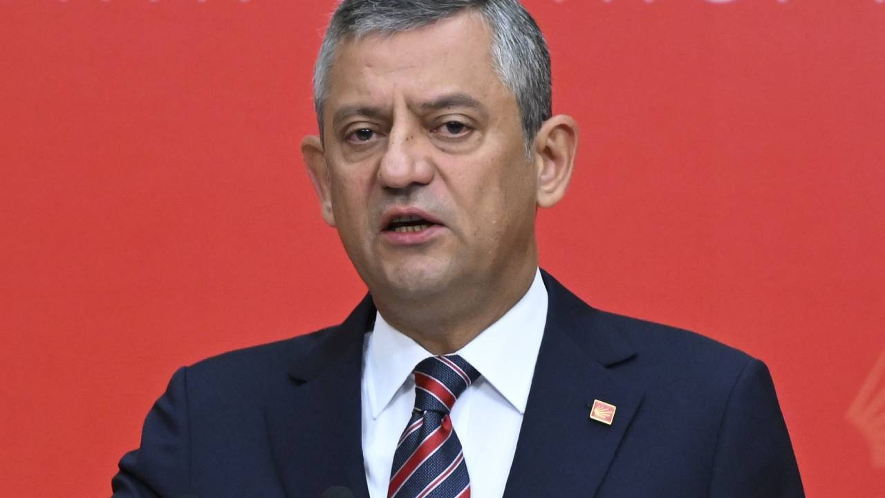 Özgür Özel tebligatı yırttı