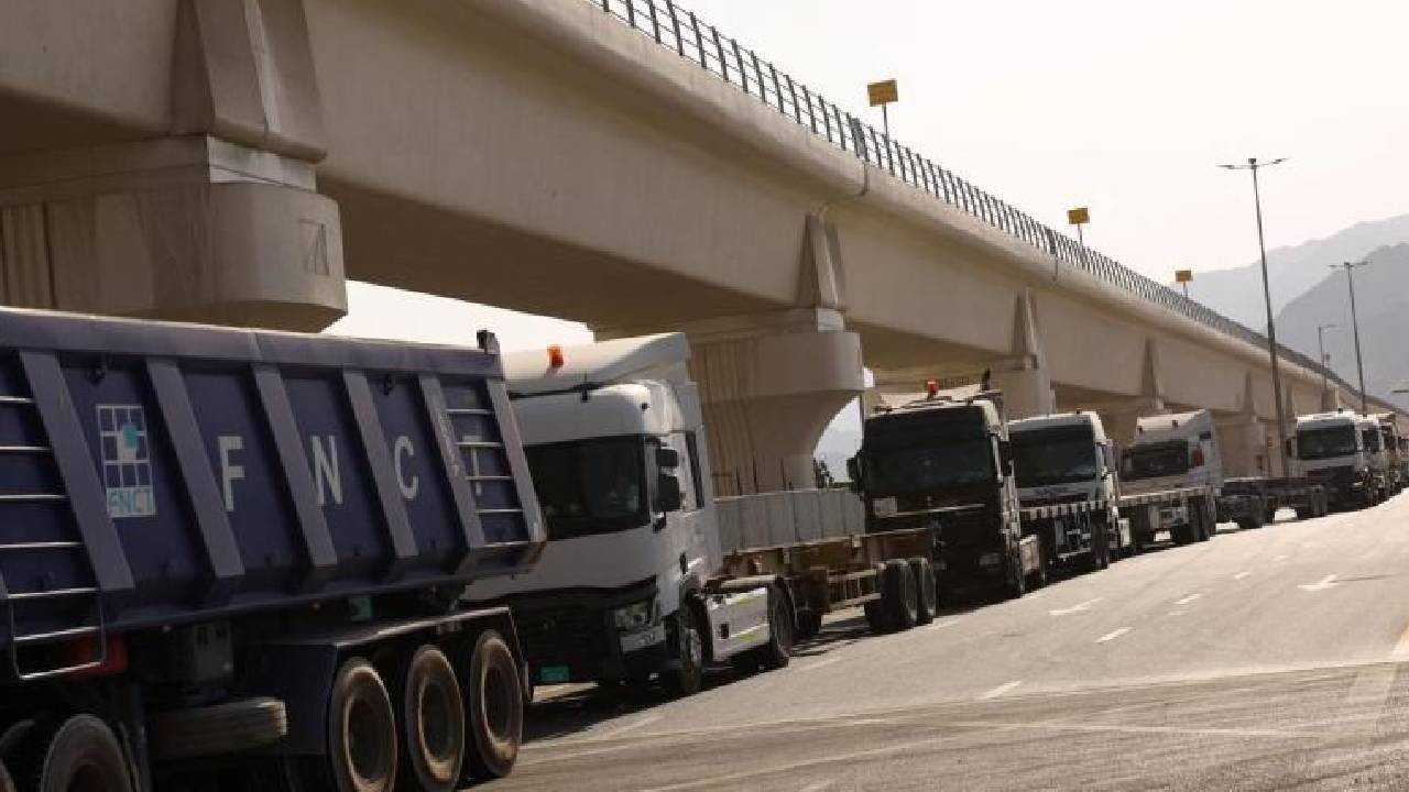 Hürmüz’deki kriz kamyonları devreye soktu: Körfez ülkeleri binlerce kamyonla karadan ürün taşıyor
