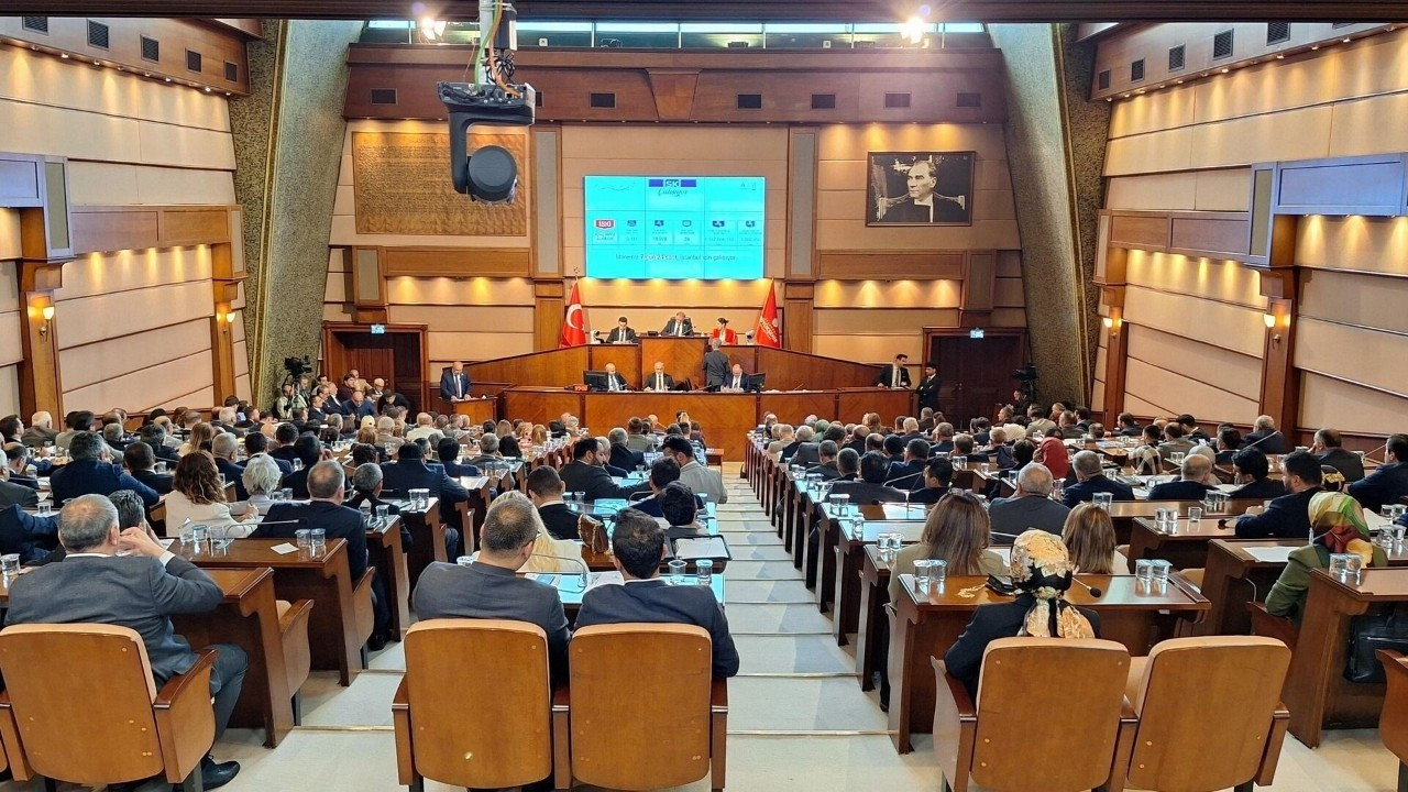 İBB Meclisi'nden 422 metro aracı alımı için borçlanma yetkisi