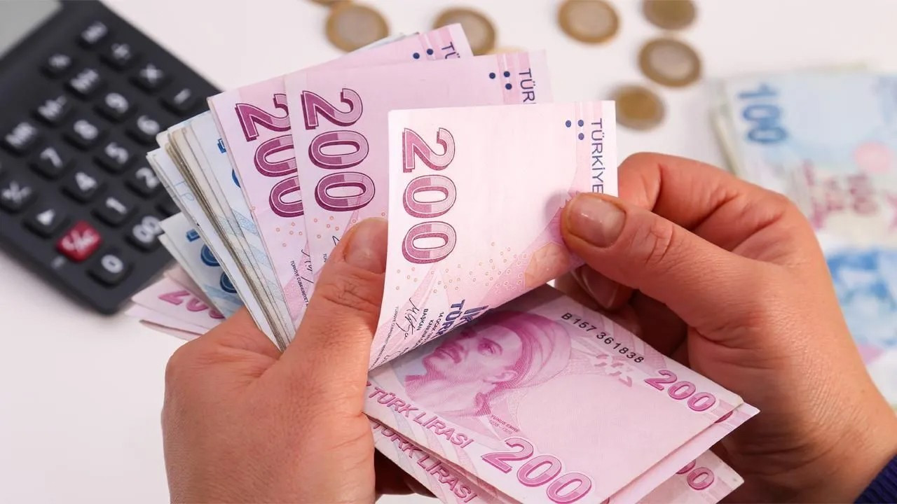 Milyonlarca kişiye bayram öncesi müjde: Bakan açıkladı, erken yatacak