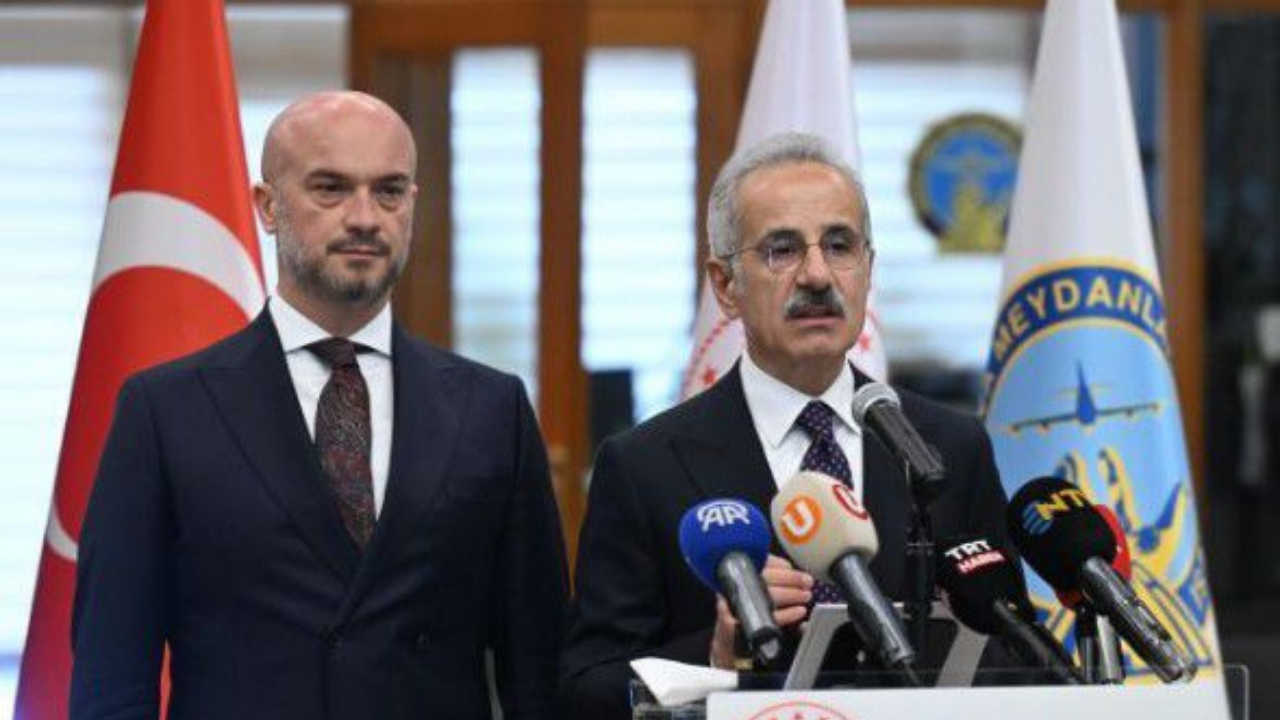 Ulaştırma Bakanı Uraloğlu, DHMİ başmüdürleriyle bir araya geldi