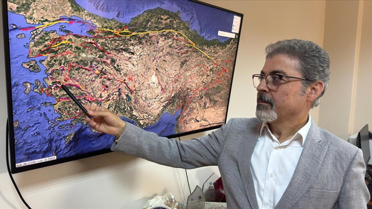 Prof. Dr. Sözbilir'den Adana'daki depreme ilişkin açıklama: Kritik 'Savrun Fayı' uyarısı