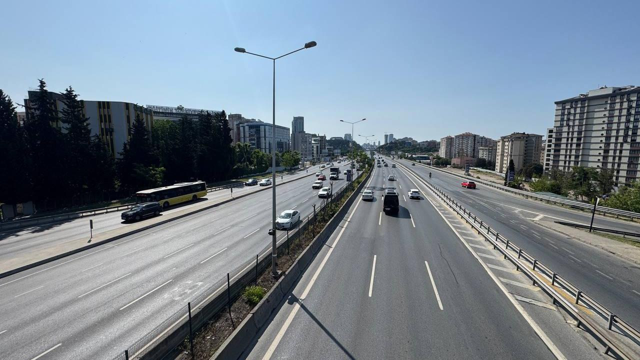 İstanbul'da bayram sabahı sakinliği: Yollar boş kaldı