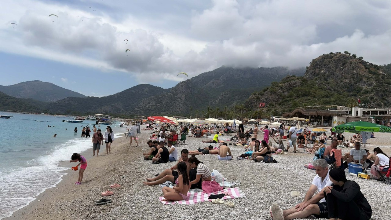 Ölüdeniz bayramda canlandı