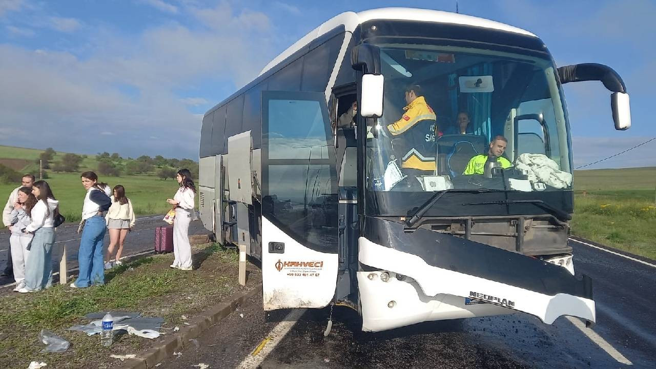 Aksaray'da tur otobüsü kaza yaptı: 16 yaralı