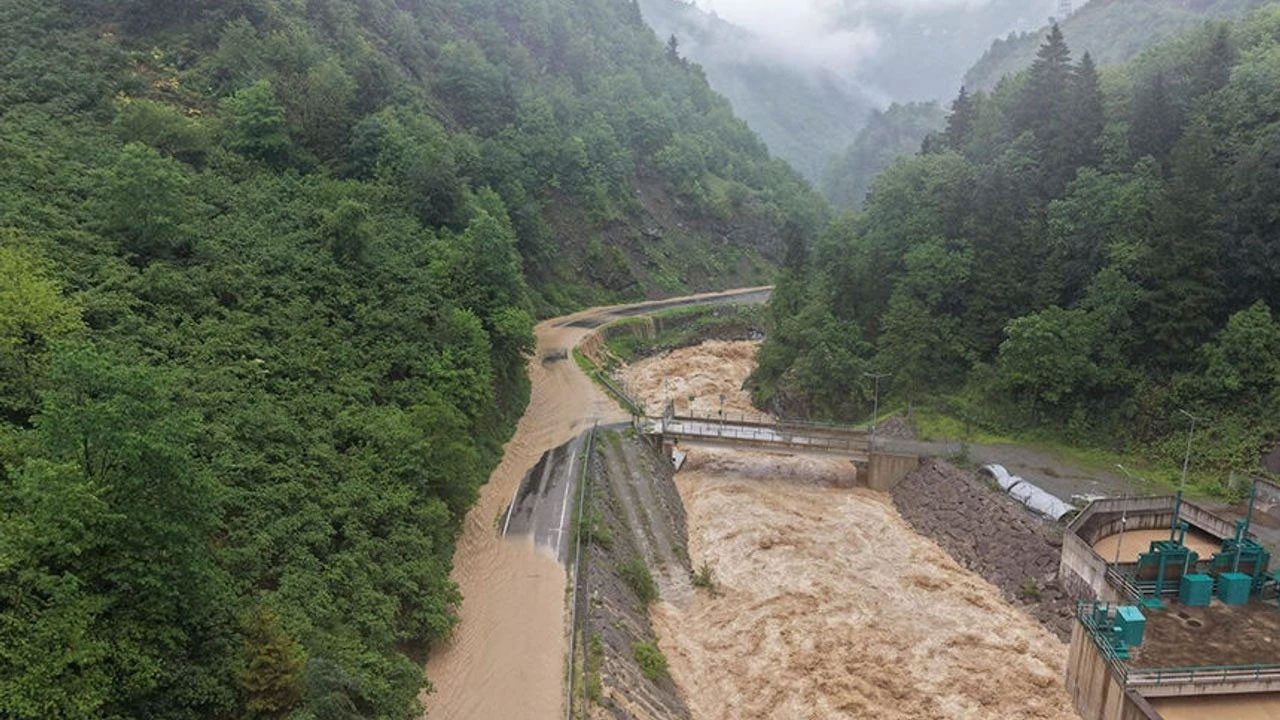 Giresun’da sağanak nedeniyle yol ulaşıma kapatıldı