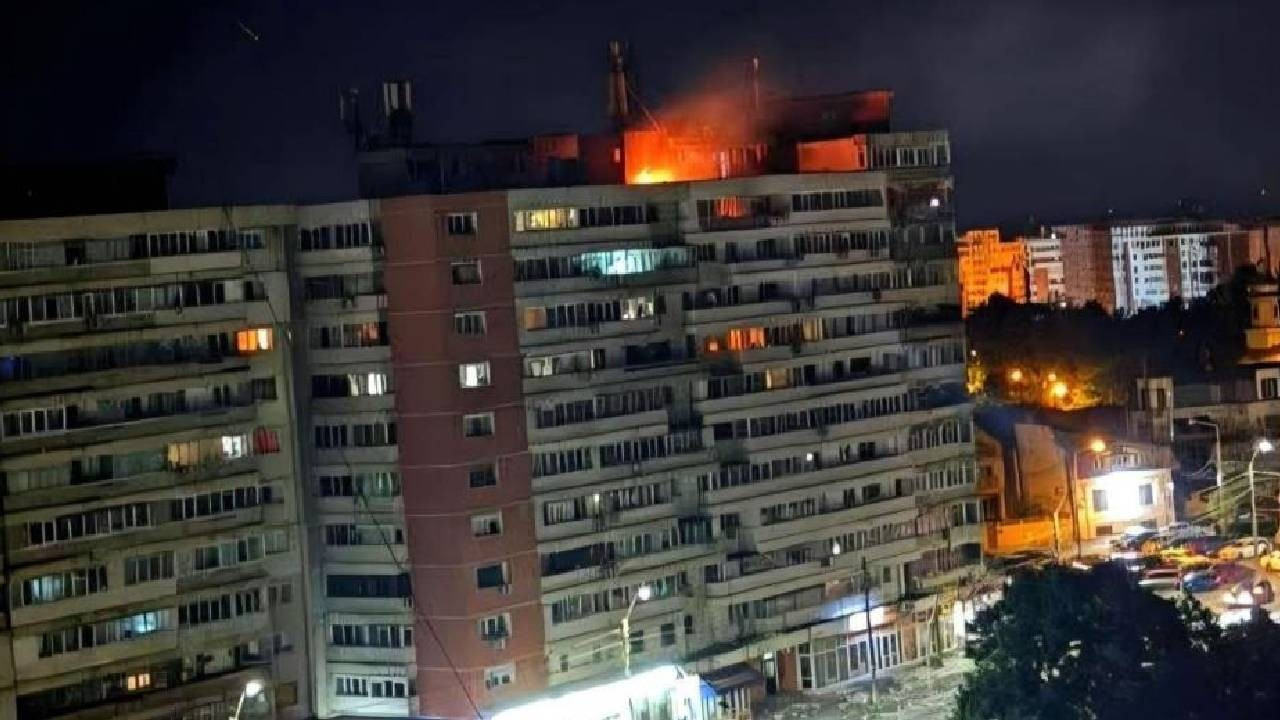 NATO üyesi Romanya’daki bir apartmana Rus İHA’sı isabet etti: 2 yaralı (Video)