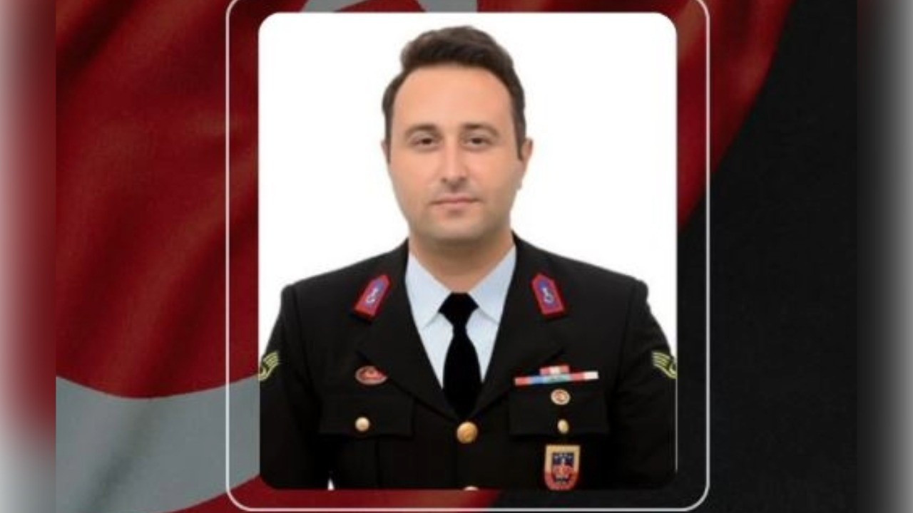 Otomobilin çarptığı jandarma astsubay şehit oldu