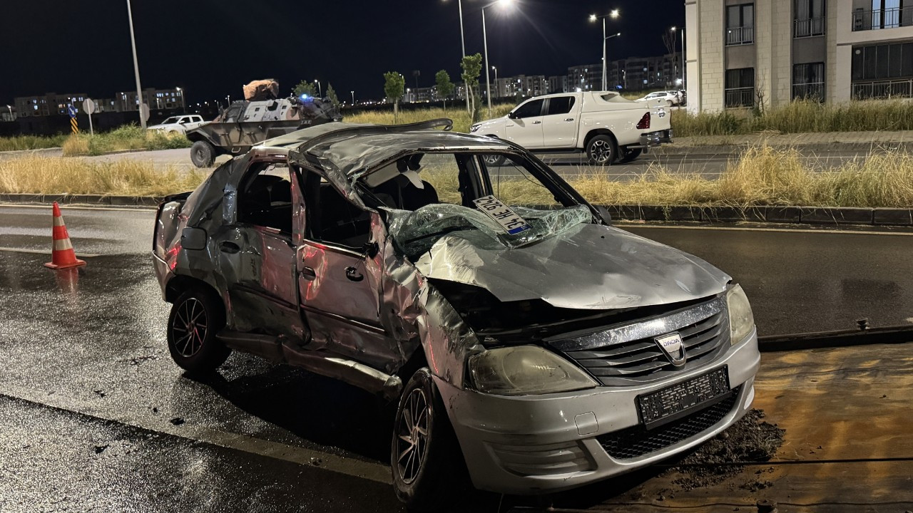 Diyarbakır'da otobüs ile otomobil çarpıştı: 2 ölü, 5 yaralı