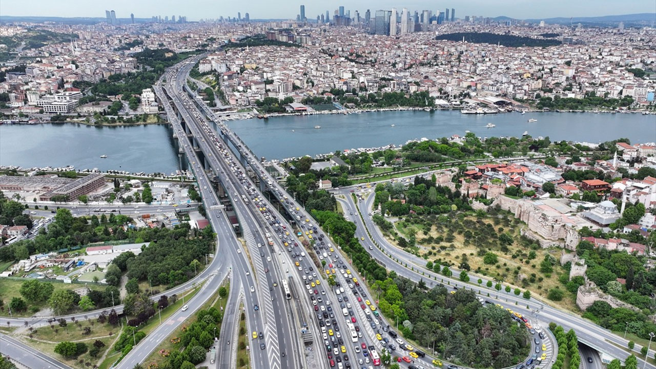 Katili dönüşünde İstanbul'da trafik yoğunluğu arttı