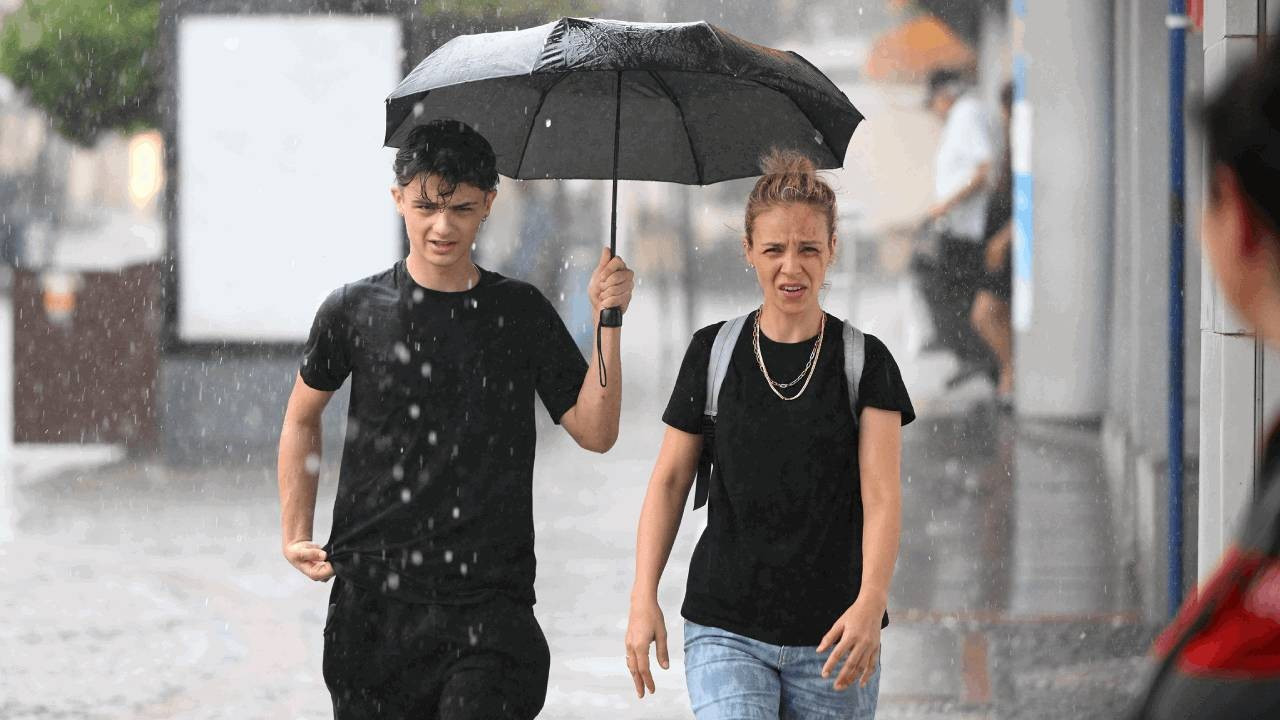 Meteoroloji il il uyardı: Sağanak yağış ve kuvvetli rüzgar uyarısı
