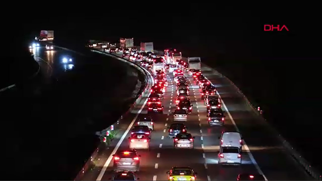 Anadolu Otoyolu Düzce geçişinde trafik durma noktasına geldi