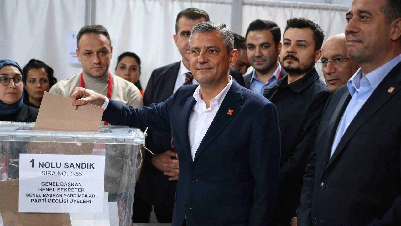 CHP'de kurultay için toplanan imza sayısı 700'ü geçti