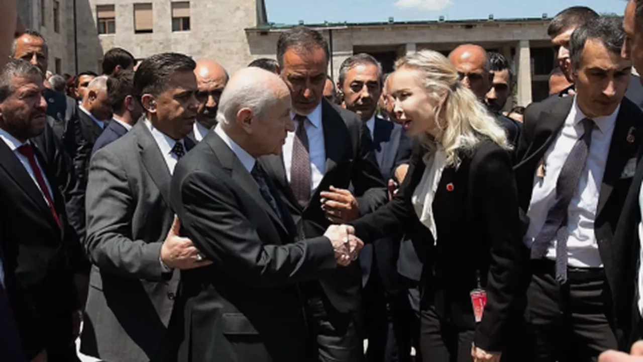 İbrahim Tatlıses'in eski eşi Ayşegül Yıldız siyasete atıldı - Ekonomim