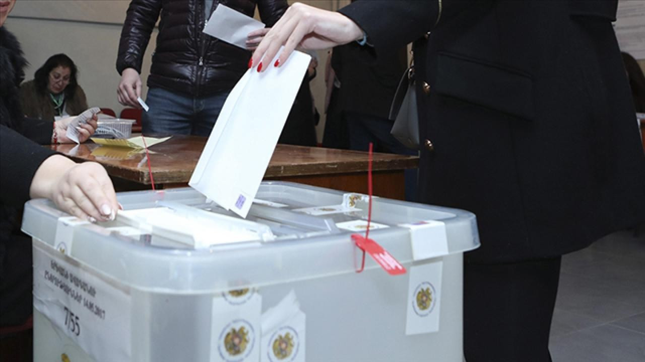 Ermenistan'da halk parlamento seçimleri için sandık başına gidiyor
