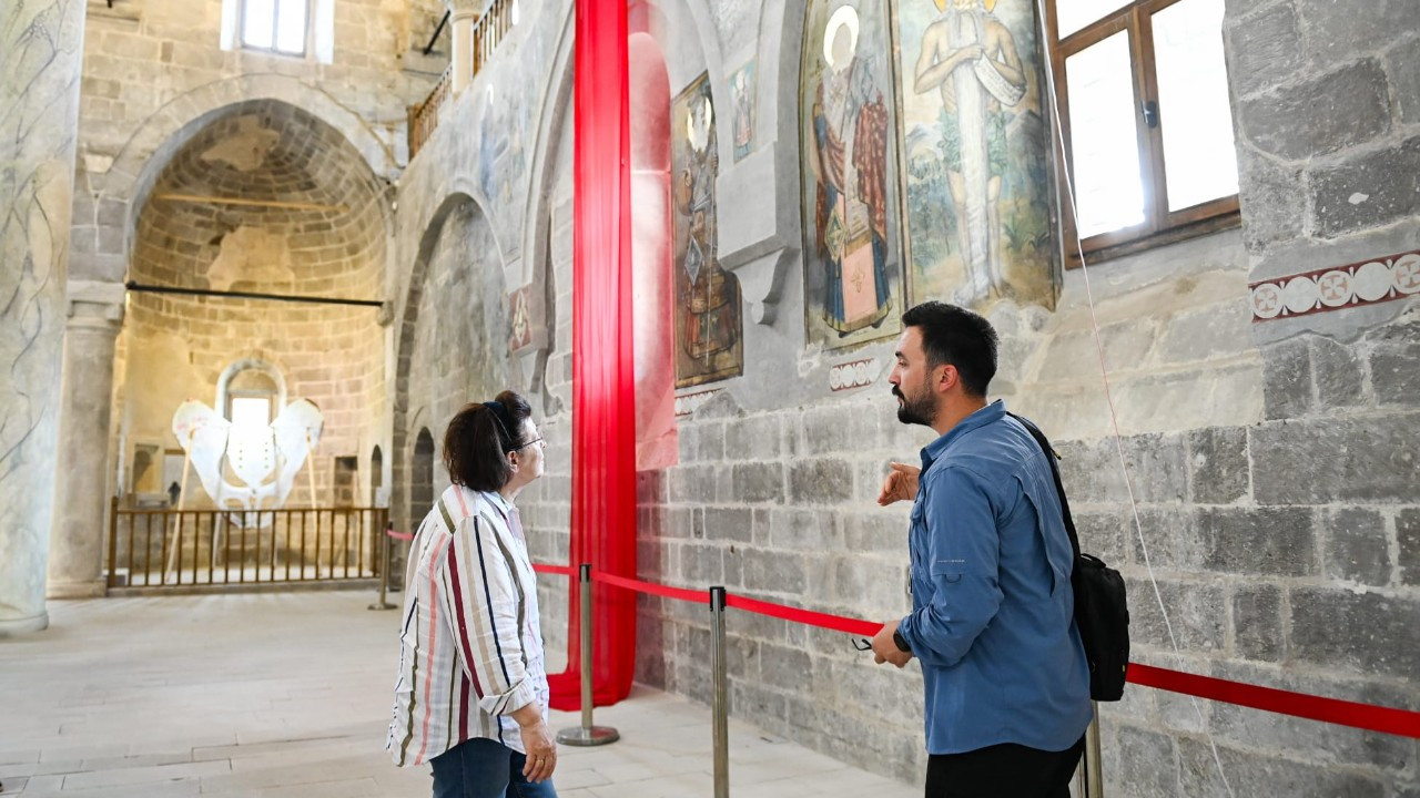 Yunan Bakan Mendoni, Paşabağları'ndan Meryem Ana Kilisesi'ne