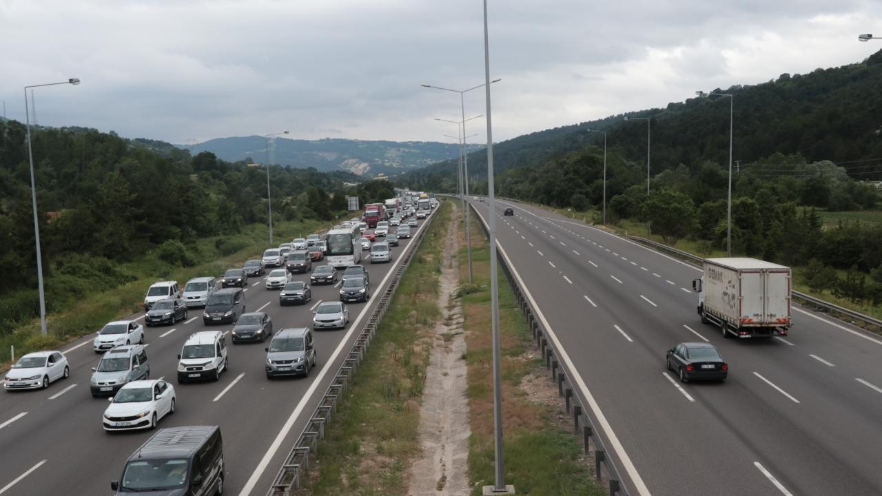 Anadolu Otoyolu'nda üstyapı onarımı: İstanbul yönünde şerit 