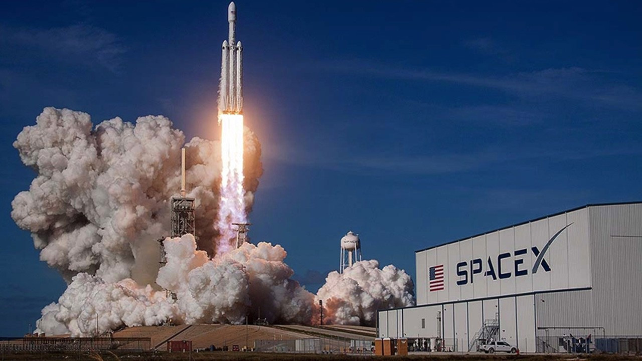 SpaceX, Pentagon için nasıl stratejik bir ortak haline geldi