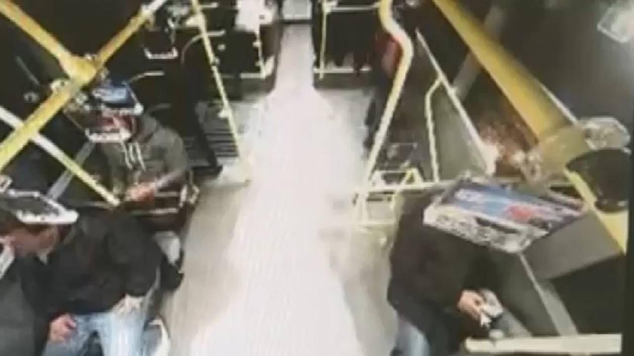 Mezdeke Aynur'u öldürmeden önce metrobüste sim kartını çıkar